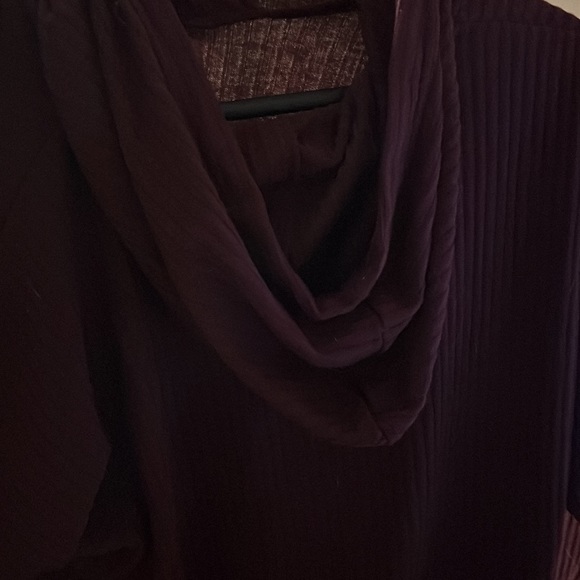 Maroon Roxy sweater with hood - Picture 3 of 6